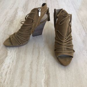 Vince Camuto women’s suede shoes. Size 10